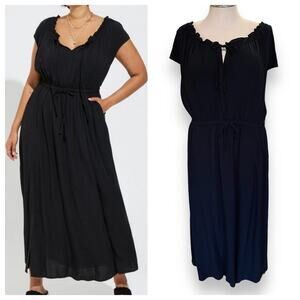 Torrid 6 (6X 30) Black Textured Woven Double Slit Maxi Peasant Dress‎ w/Pockets